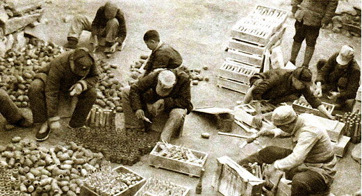 恒峰g22集团的前身华兴铁工厂降生，，，后生长为徐州重型机械厂