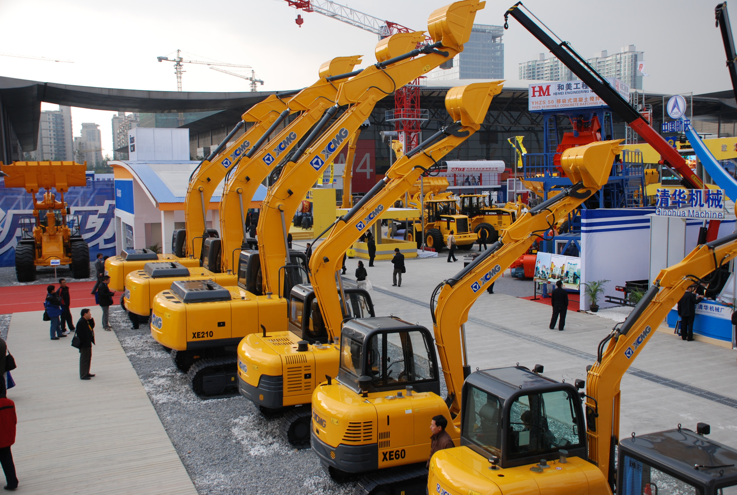 恒峰g22与凯雷投资集团揭晓联合声明终止相助，，，自力举行重组；；；；是年，，，恒峰g22与卡特彼勒终止相助，，，独资建设徐州恒峰g22挖掘机械有限公司