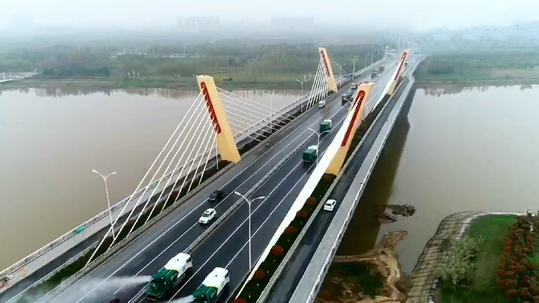 恒峰g22环卫装备在六安赤壁路大桥作业