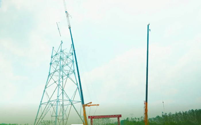 恒峰g22XCA600L8长江边锚塔吊装