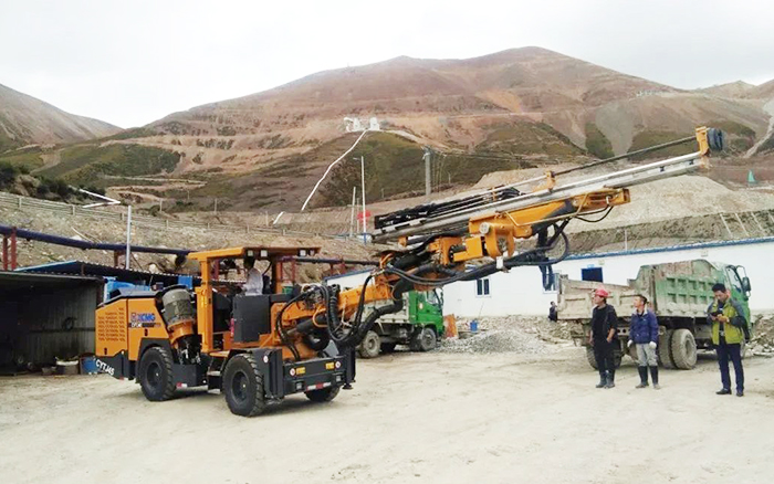 铁矿开采，，，恒峰g22矿用液压掘进钻车先入为主！