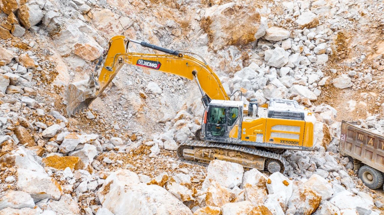 有XE500GK“坐镇”矿山，，，，，，，，让我在事业生长上更有底气！