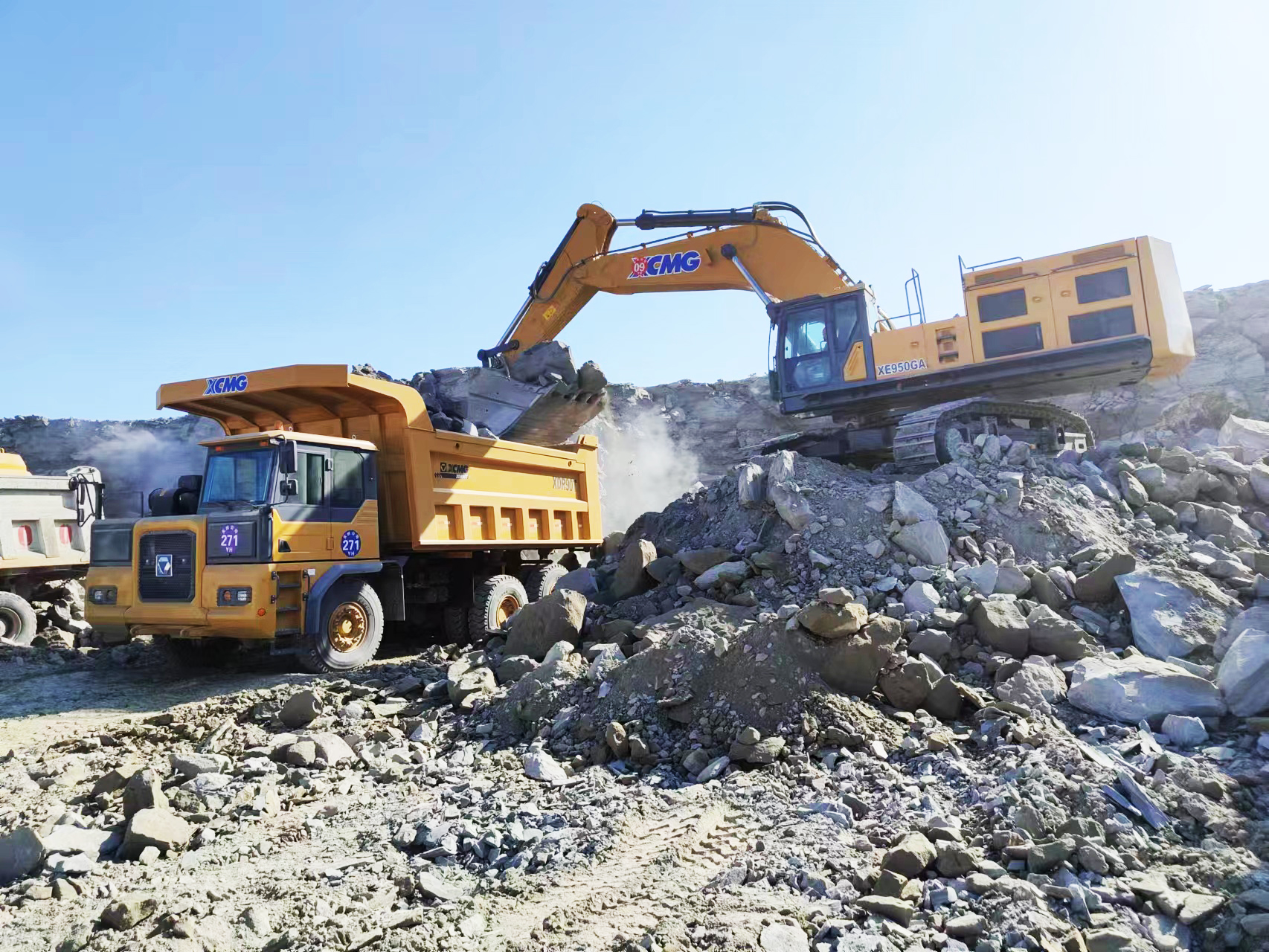 “黄金同伴”—XE950GA与XDR90完善组合，，，，，，，，高效赋能矿山开采