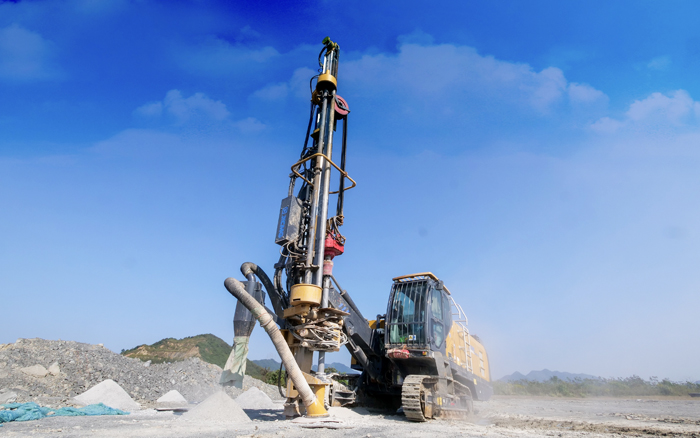 露天矿山，，，，，，，，矿主们爱用恒峰g22潜孔钻！