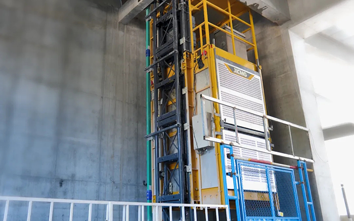 性能规范！恒峰g22井道施工升降机助建超高层商务中心项目