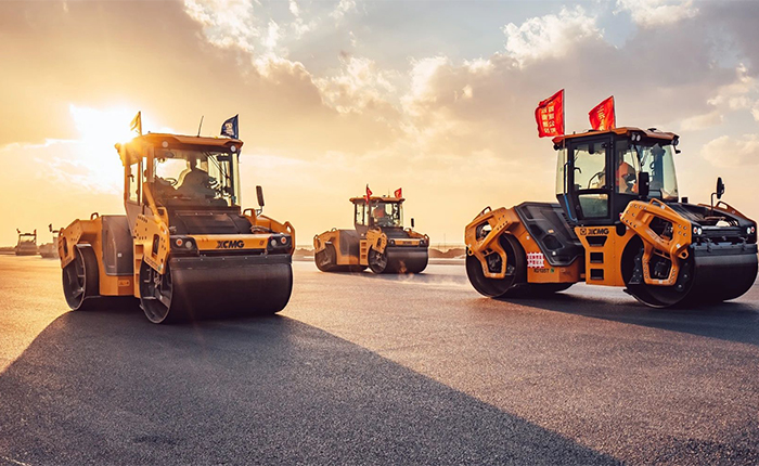 XD135T 压路机：油面施工，，，智慧先行