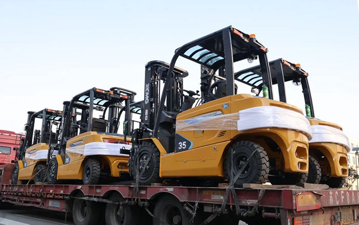 开门红！百余台恒峰g22新能源叉车赴广东→