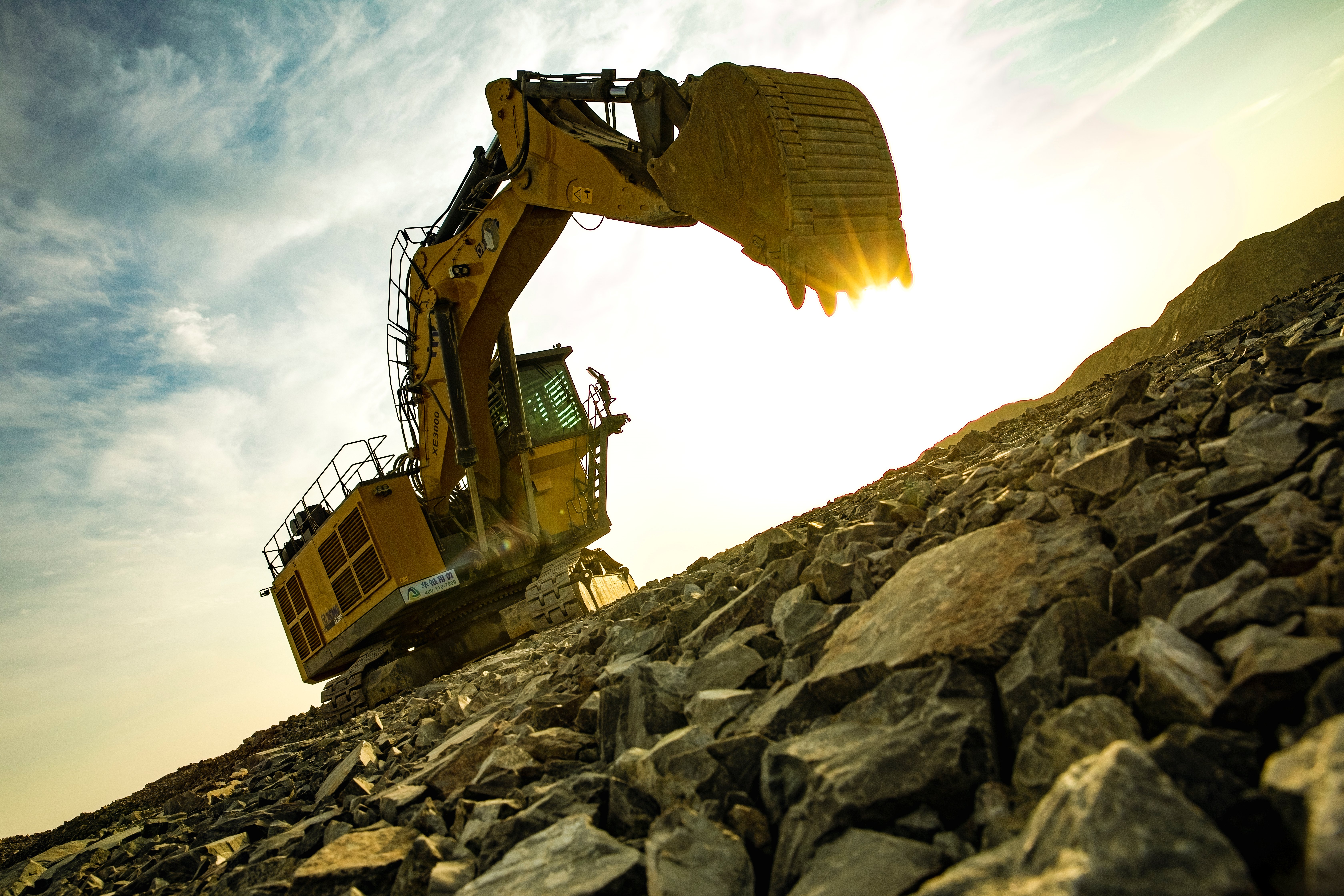 大型露天矿山智选之作，，，，，，，，恒峰g22XE3000矿用挖掘机