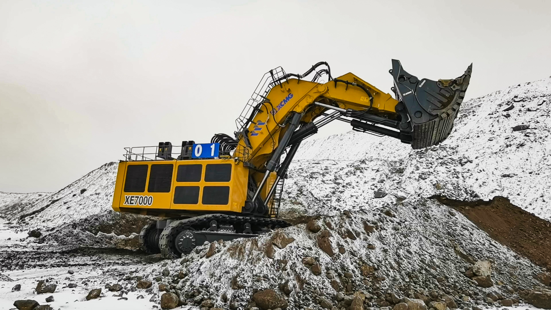 “神州第一挖”——XE7000不畏严寒，，，，，，，，铁骨铮铮